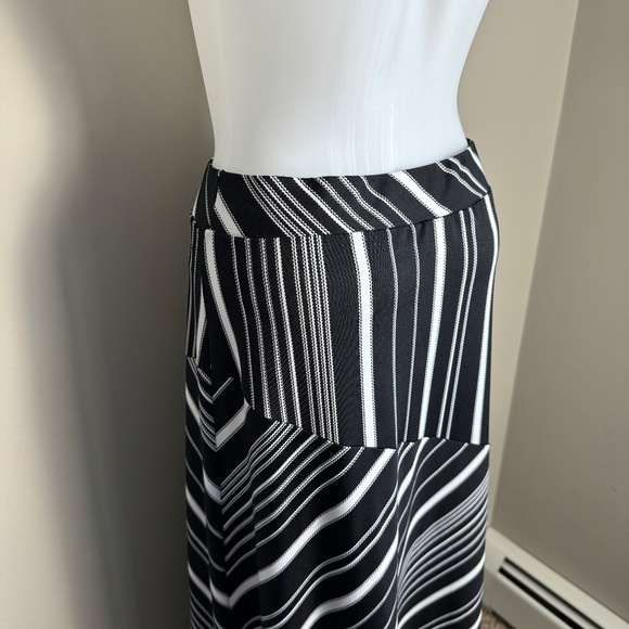 VAMP Women's Black/White Vintage Pull On A-Line Maxi Skirt Size Small Geometric - Picture 5 of 13